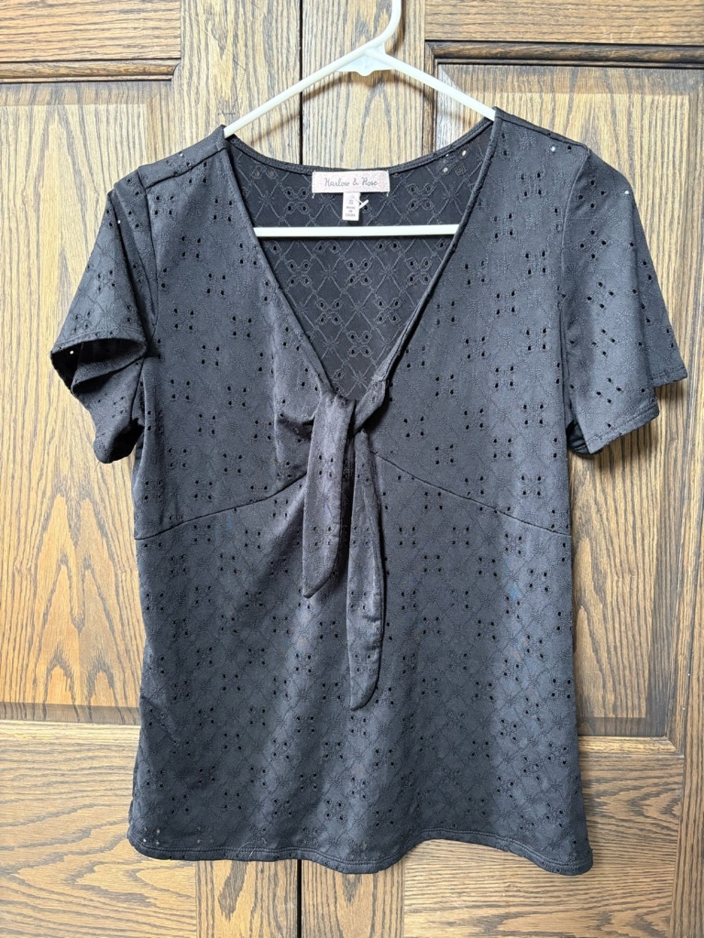 Harlow & Rose Black Eyelet Tie-Front V-Neck Short Sleeve Tee